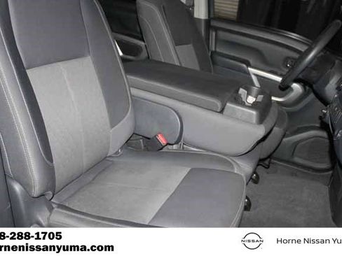 Used 2022 Nissan Titan SV image 6