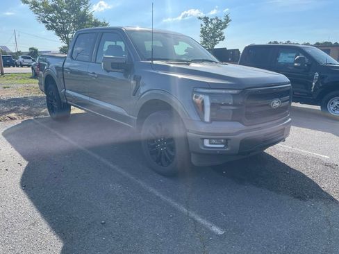 Used 2024 Ford F150 Lariat AWD/4WD image 2