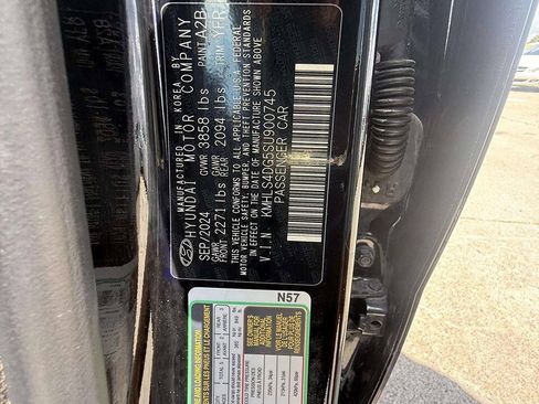 Used 2025 Hyundai Elantra SEL w/ Cargo Package FWD image 21