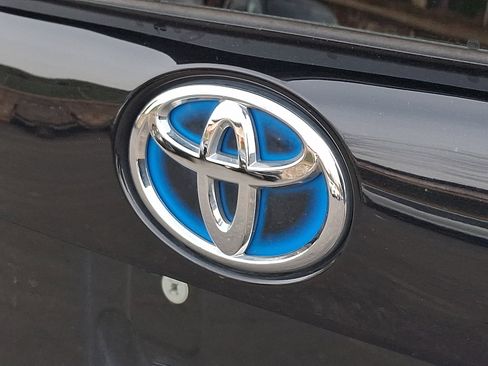 Used 2019 Toyota Prius LE image 29