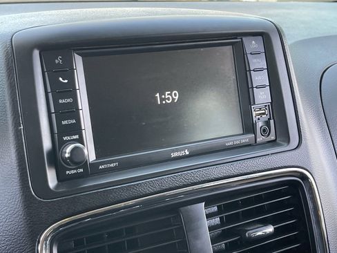 Used 2020 Dodge Grand Caravan SE w/ UConnect Hands-Free Group FWD image 26