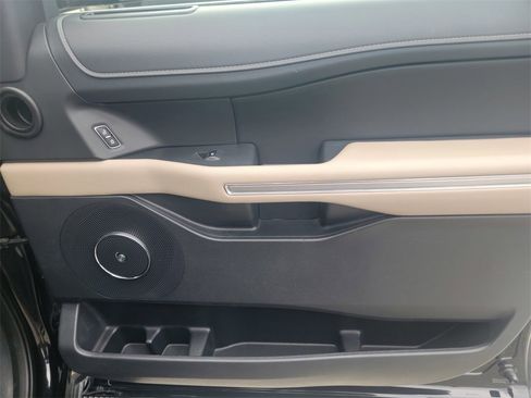 Used 2024 Ford Expedition Max Limited image 24