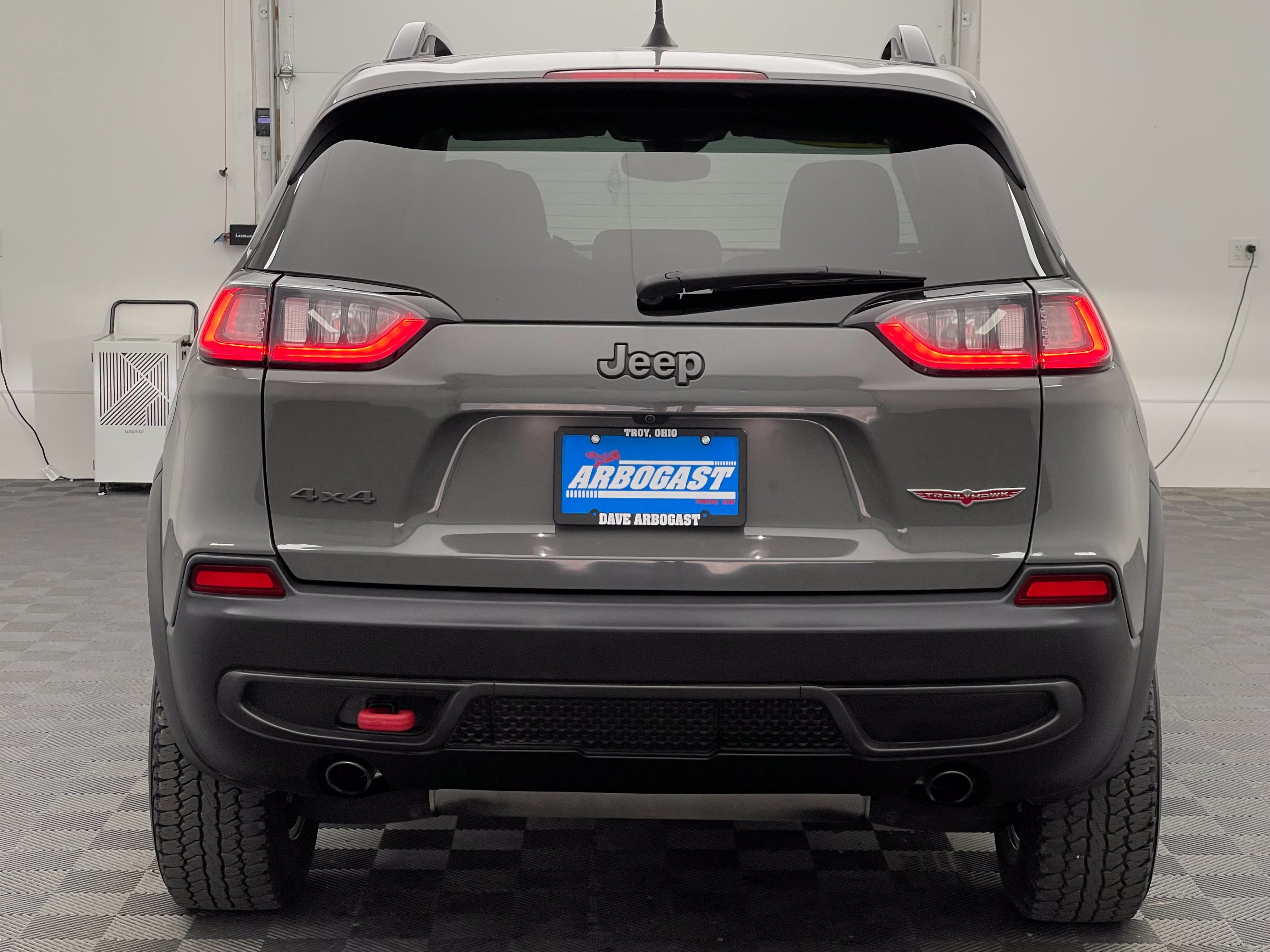 Used 2022 Jeep Cherokee Trailhawk w/ Premium Leather Package AWD/4WD image 8