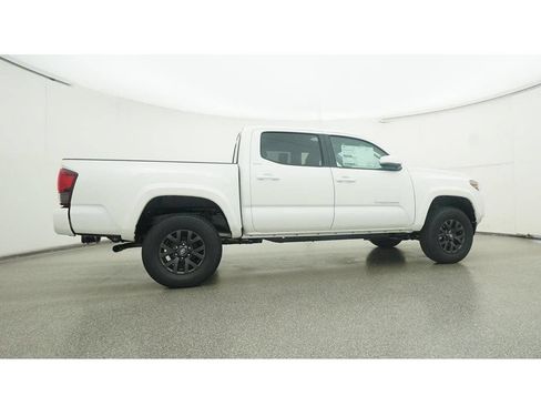 Used 2023 Toyota Tacoma SR5 w/ Technology Package RWD image 32