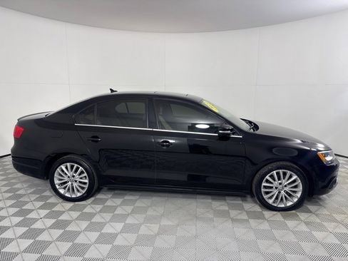 Used 2013 Volkswagen Jetta SEL image 4