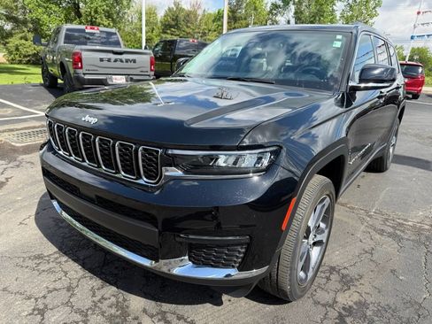 Used 2023 Jeep Grand Cherokee L Limited AWD/4WD image 2