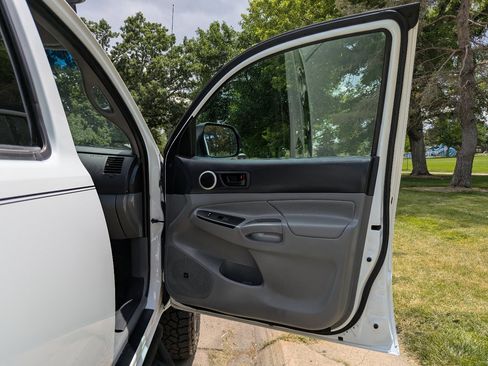 Used 2014 Toyota Tacoma 4x4 Double Cab image 20