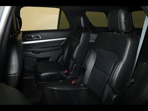 Used 2017 Ford Explorer XLT w/ Equipment Group 202A image 15
