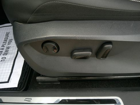 Used 2022 Volkswagen Tiguan SE R-Line image 10