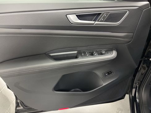 New 2026 Volkswagen Atlas Cross Sport SEL R-Line image 2