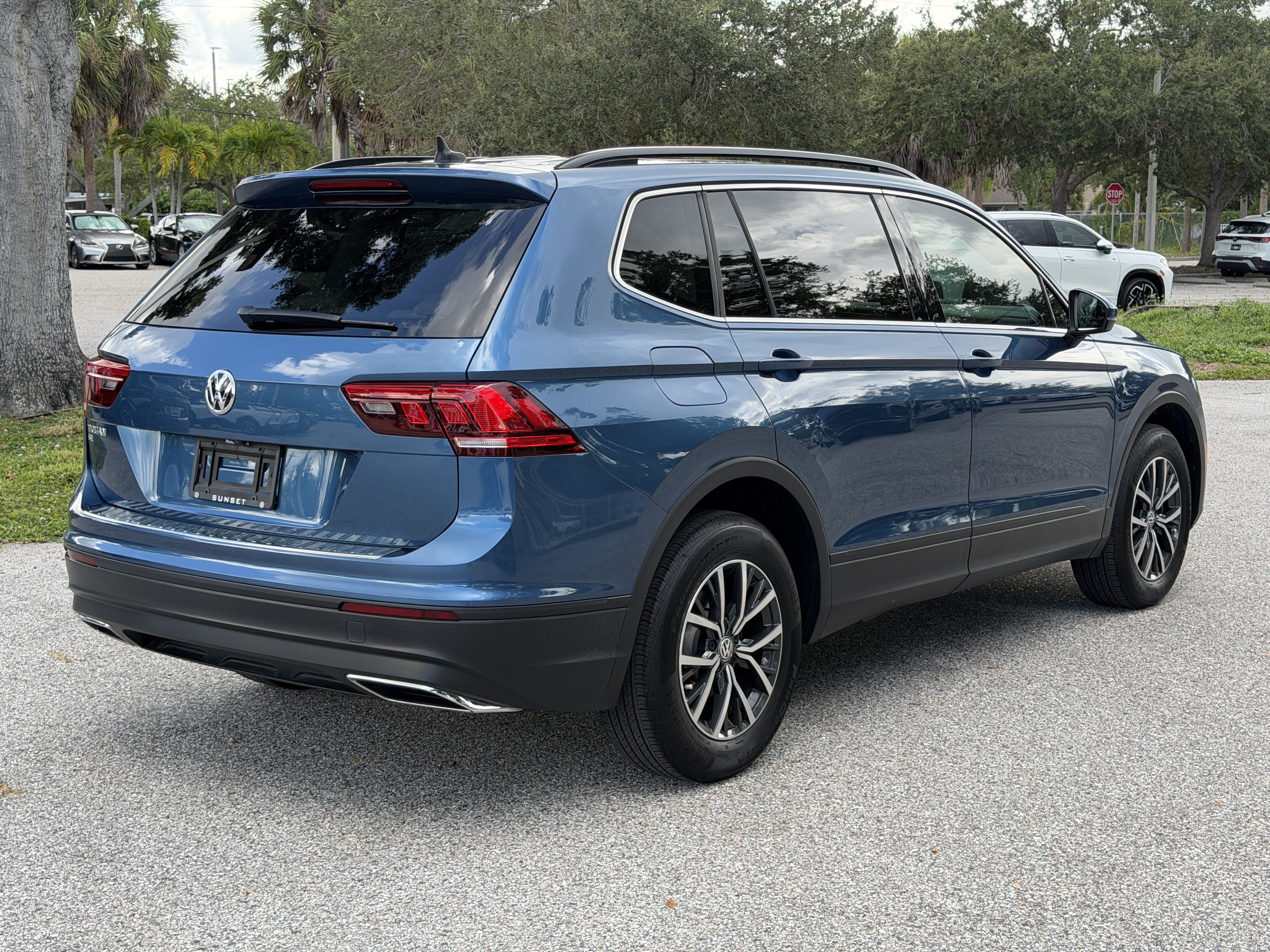 Used 2019 Volkswagen Tiguan SE w/ Panoramic Sunroof Package FWD image 7