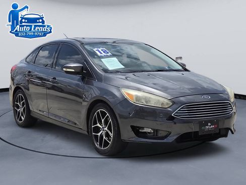 Used 2018 Ford Focus SEL FWD image 2