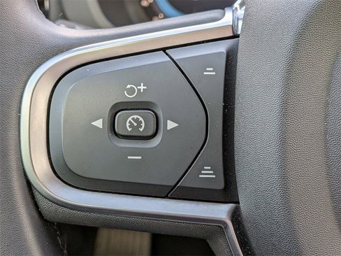 Certified 2025 Volvo XC60 B5 Core image 27