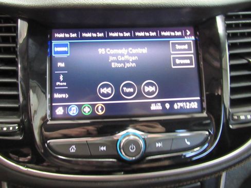 Used 2020 Chevrolet Trax LT w/ LT Convenience Package AWD/4WD image 18