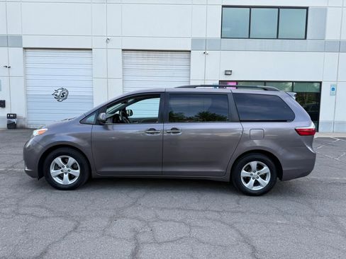 Used 2015 Toyota Sienna LE image 5