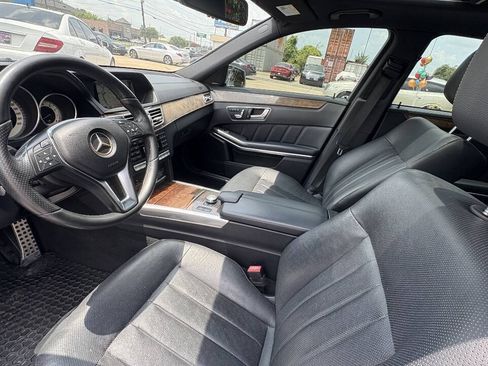 Used 2015 Mercedes-Benz E 400 Sedan w/ Driver Assistance Package image 3