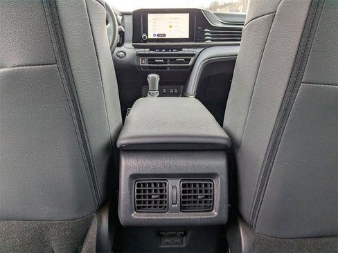 Used 2025 Toyota Camry SE image 29