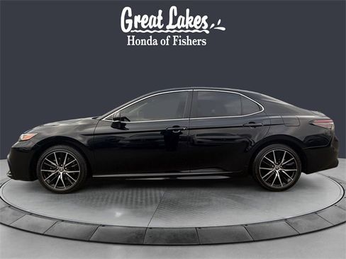 Used 2021 Toyota Camry SE w/ Cold Weather Package image 2