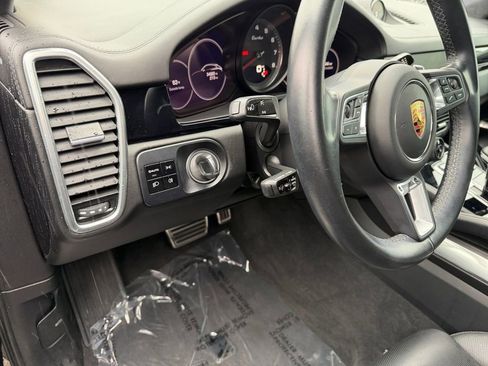 Used 2021 Porsche Cayenne Turbo w/ Premium Package Plus (PI3) image 16