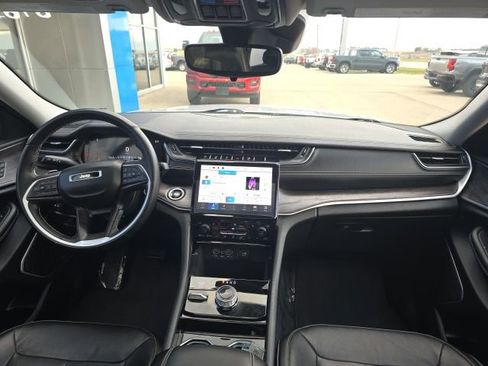 Used 2022 Jeep Grand Cherokee Limited AWD/4WD image 6