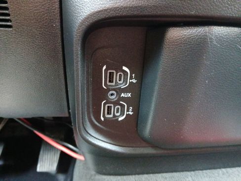 Used 2021 RAM 1500 Laramie AWD/4WD image 6