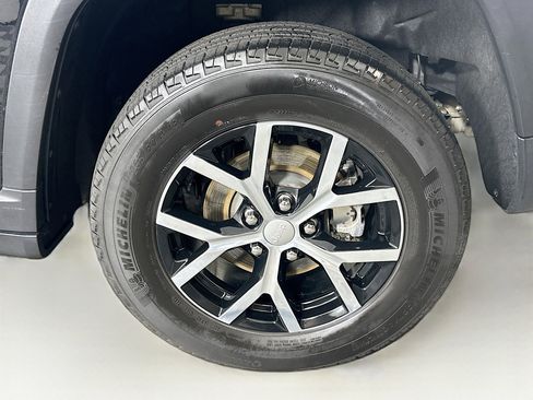 Used 2023 Jeep Grand Cherokee Limited image 11