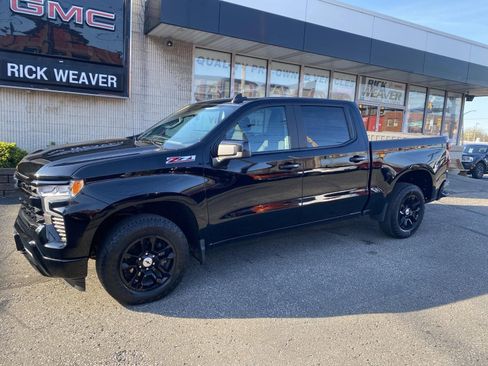 Used 2023 Chevrolet Silverado 1500 RST w/ Z71 Off-Road Package AWD/4WD image 3