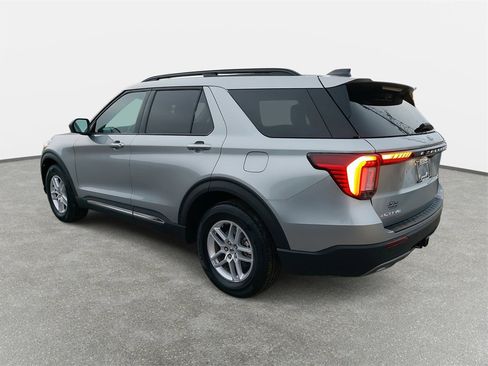 Used 2025 Ford Explorer Active w/ Active Comfort Package image 7