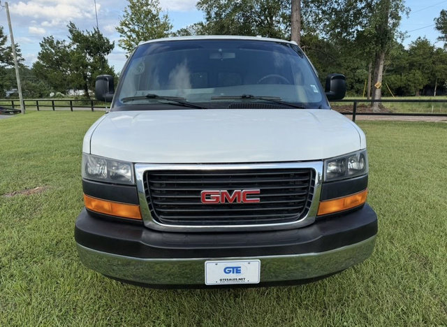 Used 2012 GMC Savana 1500 RWD image 2