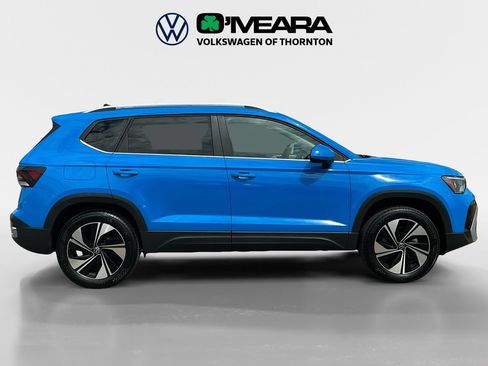 Used 2025 Volkswagen Taos SE w/ Panoramic Sunroof Package AWD/4WD image 6