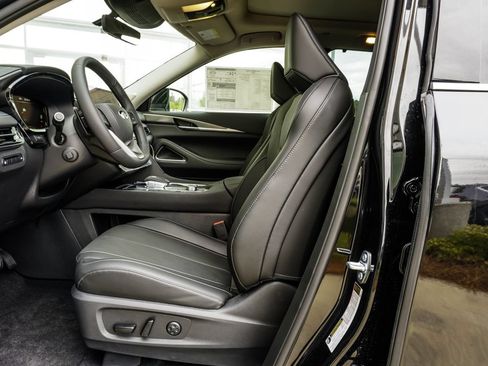 Certified 2026 INFINITI QX60 Luxe w/ Family Package AWD/4WD image 29