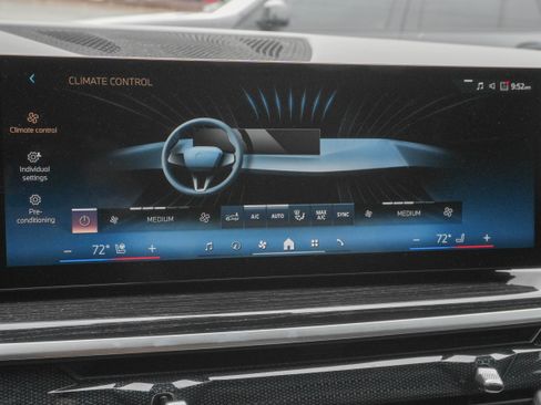 Used 2024 BMW X5 xDrive50e w/ M Sport Package AWD/4WD image 21