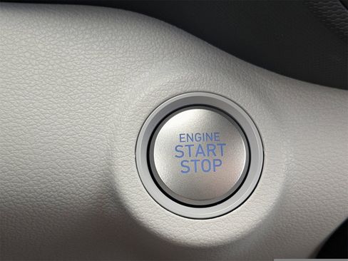 New 2025 Hyundai Venue SEL image 38