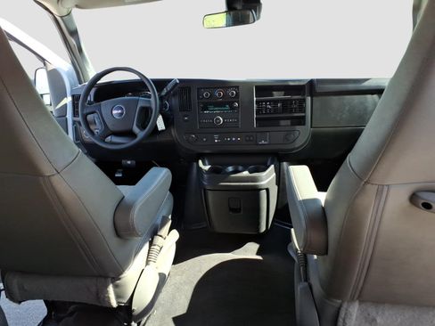 Used 2025 GMC Savana 3500 LT w/ LT Preferred Equipment Group RWD image 17