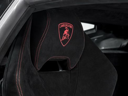 Used 2018 Lamborghini Huracan Performante AWD/4WD image 35