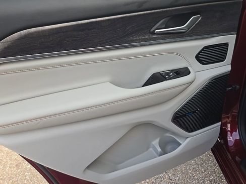 Used 2021 Jeep Grand Cherokee L Overland w/ Advanced Protech Group III image 40