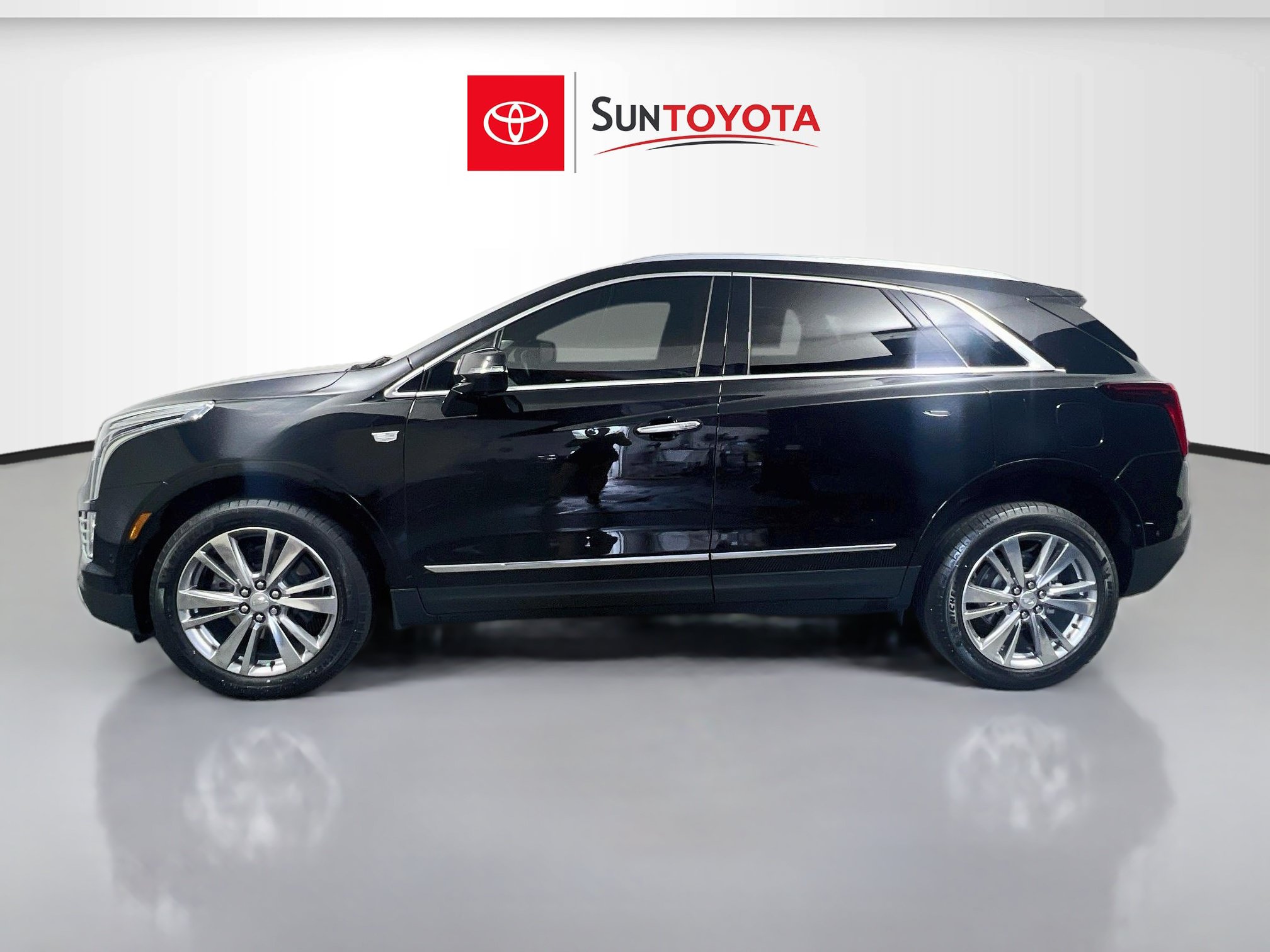Used 2023 Cadillac XT5 Premium Luxury w/ Technology Package FWD image 7