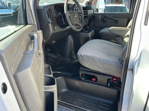 Used 2016 Chevrolet Express 3500 image 29