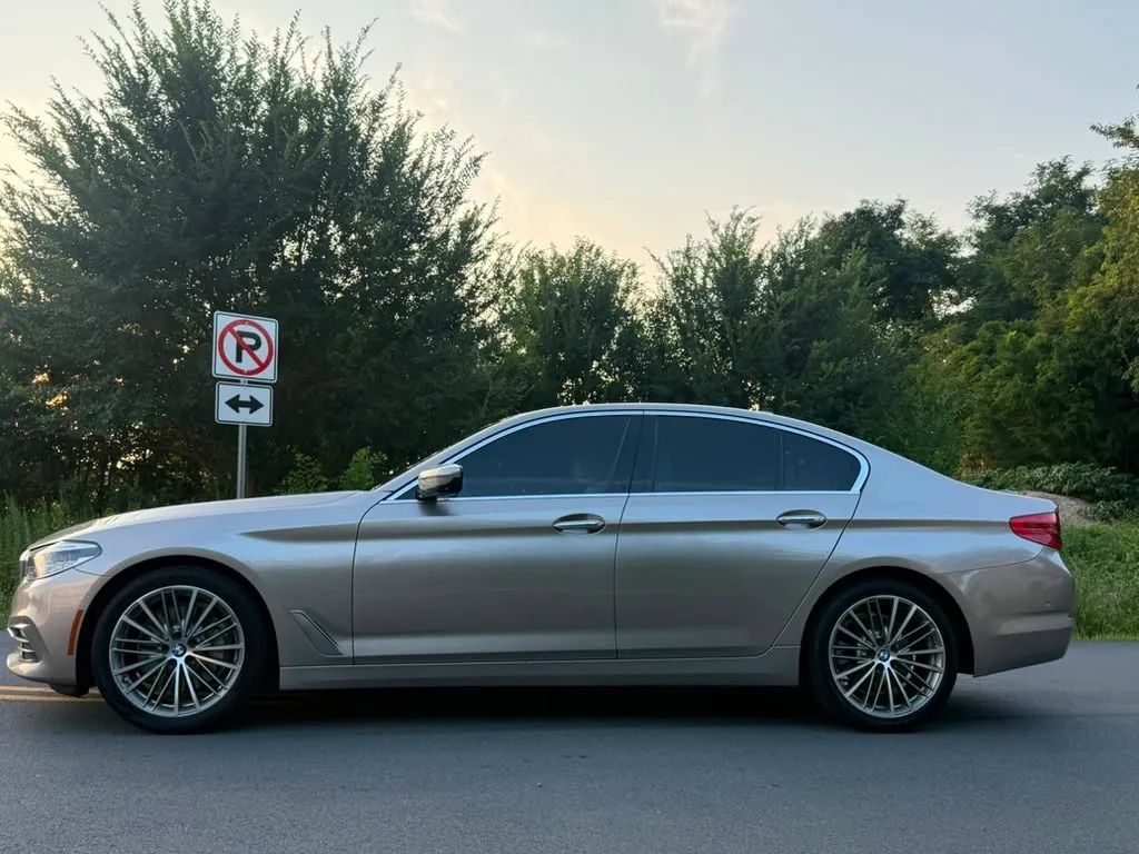 Used 2017 BMW 530i RWD image 2
