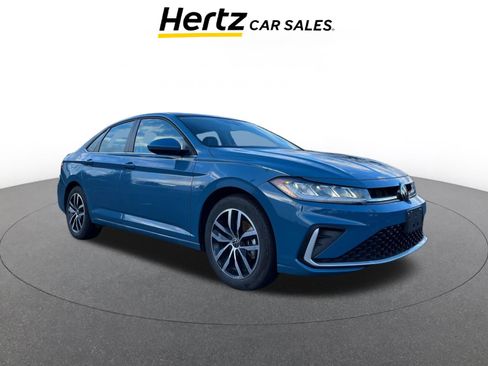 Used 2025 Volkswagen Jetta SE image 1