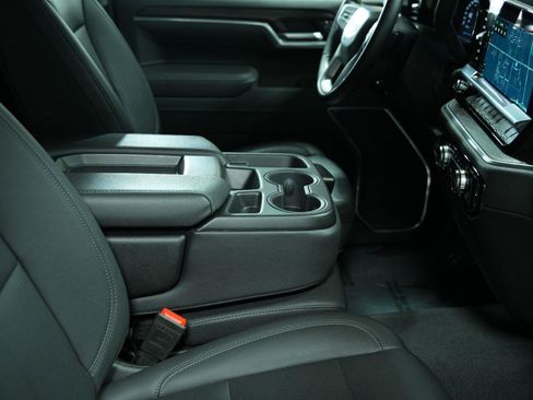 Used 2025 GMC Sierra 1500 SLT AWD/4WD image 22