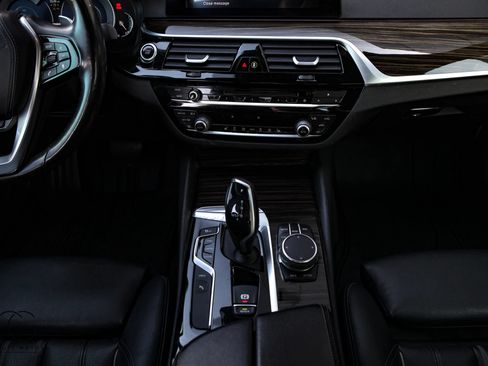 Used 2019 BMW 530e xDrive w/ Convenience Package AWD/4WD image 32