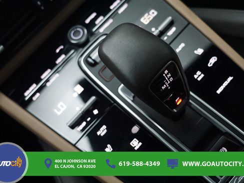 Used 2020 Porsche Cayenne AWD/4WD image 25