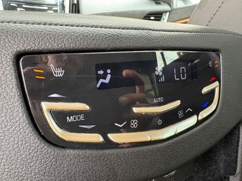 Used 2020 Cadillac Escalade Premium Luxury image 49