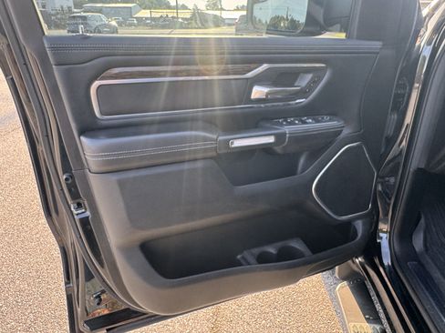 Used 2019 RAM 1500 Laramie AWD/4WD image 6