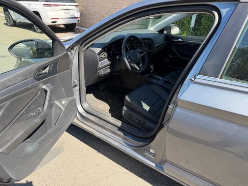 Used 2024 Volkswagen Jetta SE FWD image 16