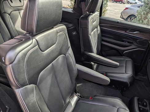 Used 2025 Jeep Grand Cherokee L Overland w/ Luxury Tech Group IV image 19