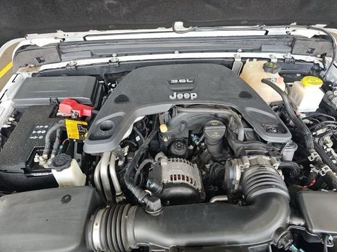 Used 2021 Jeep Gladiator Overland AWD/4WD image 17