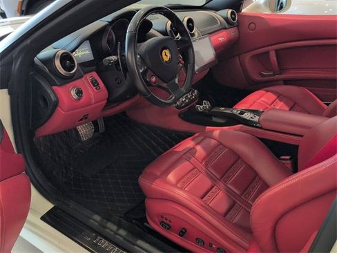Used 2011 Ferrari California image 8