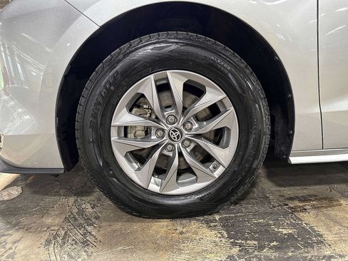 Certified 2023 Toyota Sienna XLE FWD image 10